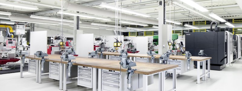 Arbeidsbenker fra LISTA i et verksted