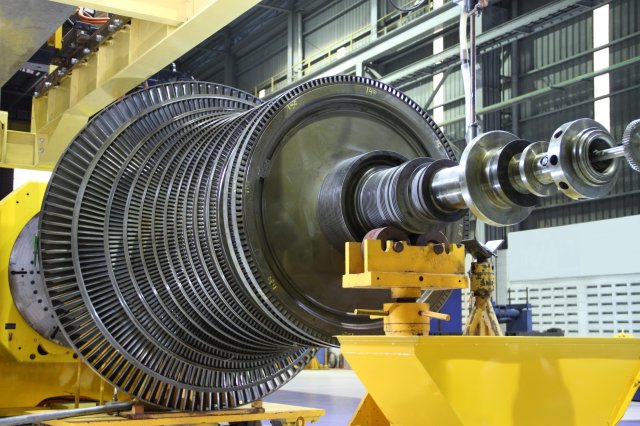 Industriell turbin i verksted